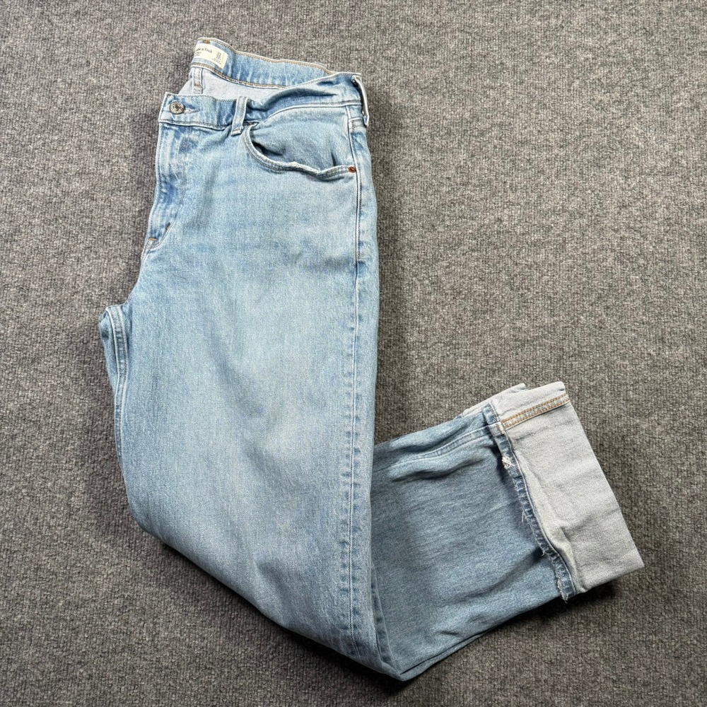 Abercrombie & Fitch The Baggy Low Rise Jeans Mens 31x12 Light Wash Distressed